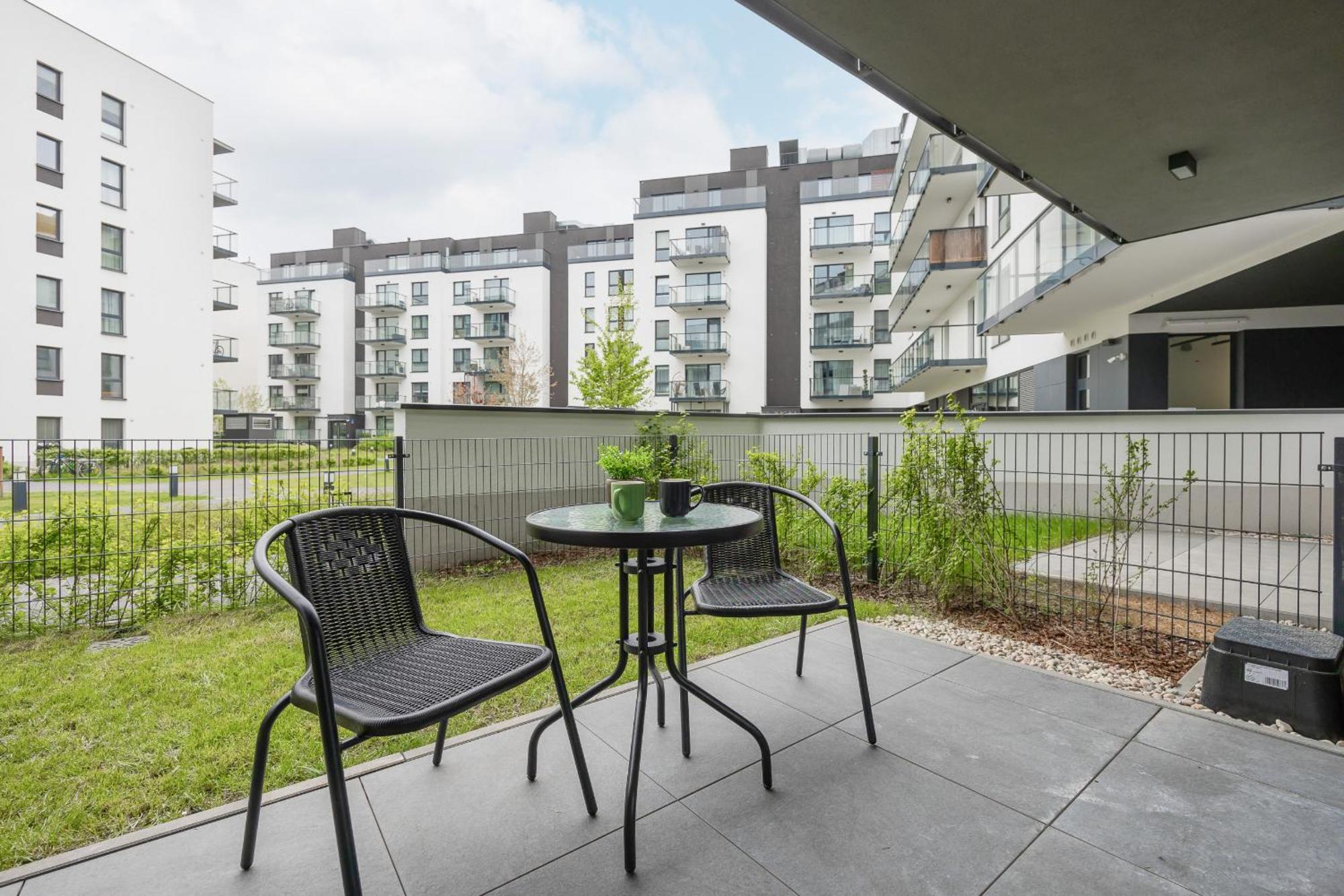 Przytulny Z Parkingiem I Tarasem W Warszawie By Rent Like Appartamento *